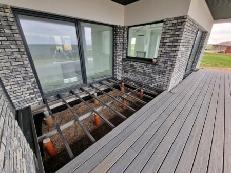 Terrasse sur plots, la solution idéale pour un extérieur durable